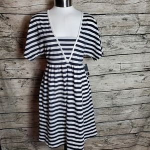 A.n.a Summer Black/White Dress Size Large.Pit to pit approx: 17 inches Right